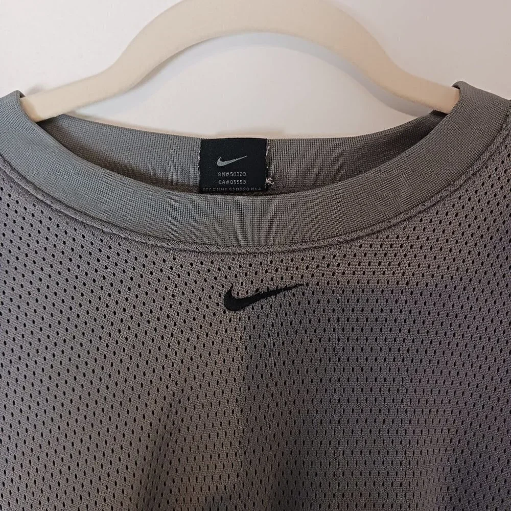 Nike Mixed Fabric Activewear Top Men's size XXL Gray & Black Long Sleeve
